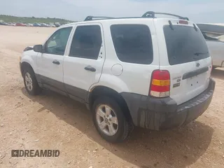 2005 Ford Escape XLT with VIN 1FMYU03125KE16019, listed as a IAAI auction lot 42256715 with 222,592 mi miles and . Bid and sale history available at DreamBid. Image 3.
