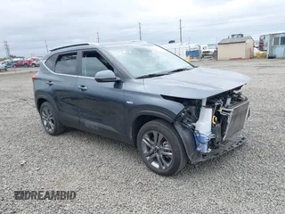 2022 Kia Seltos S z VIN KNDEUCAA1N7314256, wystawiony jako IAAI lot #42120560 z przebiegiem 30 570 mil mil oraz . Historia ofert i sprzedaży dostępna na DreamBid. Obrazek 1.