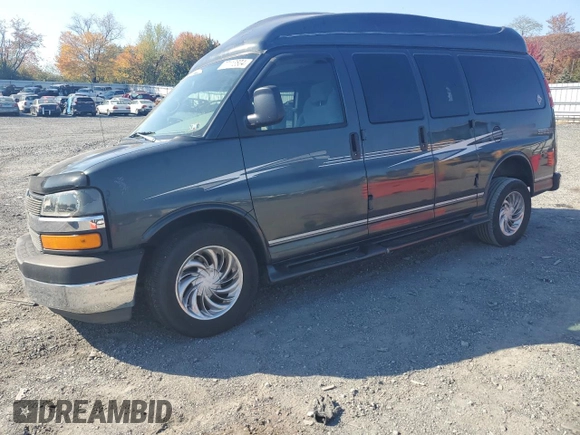 2005 Chevrolet Express Cargo Van YF7 Upfitter with VIN 1GBFG15T451209911, listed as a Copart auction lot 77113804 with 165,278 mi miles and Salvage Title. Bid and sale history available at carsss.com. Image 1.
