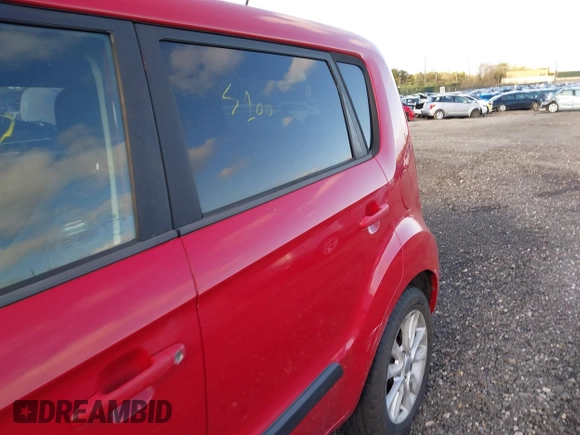 2013 Kia Soul ! with VIN KNDJT2A6XD7551463, listed as a IAAI auction lot 42141971 with 999,999 mi miles. Bid and sale history available at carsss.com. Image 6.