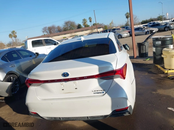 2019 Toyota Avalon Hybrid Limited with VIN 4T1B21FB2KU010215, listed as a IAAI auction lot 41358015 with 58,342 mi miles. Bid and sale history available at carsss.com. Image 16.