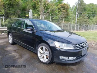 2013 Volkswagen Passat SEL Premium z VIN 1VWCN7A30DC130815, wystawiony jako IAAI lot #42119911 z przebiegiem 165 138 mil mil oraz . Historia ofert i sprzedaży dostępna na DreamBid. Obrazek 1.