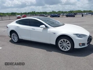 2014 Tesla Model S 60 with VIN 5YJSA1H12EFP39582, listed as a IAAI auction lot 42545143 with 117,383 mi miles and . Bid and sale history available at DreamBid. Image 13.