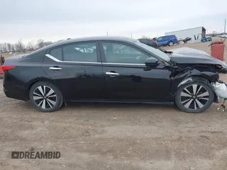 2022 Nissan Altima 2.5 SV with VIN 1N4BL4DV0NN339984, listed as a IAAI auction lot 42011236 with 60,803 mi miles. Bid and sale history available at carsss.com. Image 13.