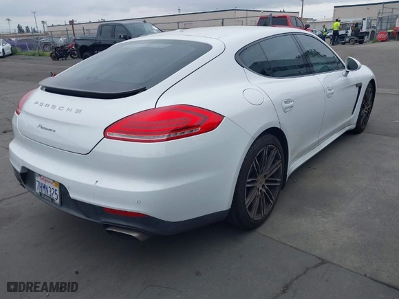 2015 Porsche Panamera 4 with VIN WP0AA2A71FL000458, listed as a IAAI auction lot 41862221 with 66,946 mi miles. Bid and sale history available at carsss.com. Image 4.