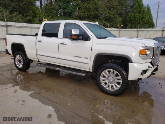 2015 GMC Sierra 2500HD Denali with VIN 1GT120EGXFF591111, listed as a Copart auction lot 74296454 with 92,693 mi miles and Salvage Title. Bid and sale history available at carsss.com. Image 4.