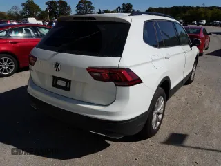 2020 Volkswagen Tiguan S with VIN 3VV1B7AXXLM084866, listed as a Copart auction lot 33149061 with 2,439 mi miles and Salvage title. Bid and sale history available at DreamBid. Image 4.