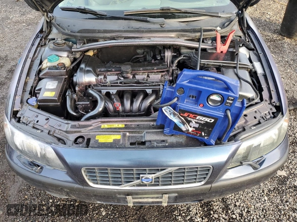 2004 Volvo S60 with VIN YV1RS61T942376164, listed as a Copart auction lot 88518215 with 132,930 mi miles and Salvage Title. Bid and sale history available at carsss.com. Image 11.