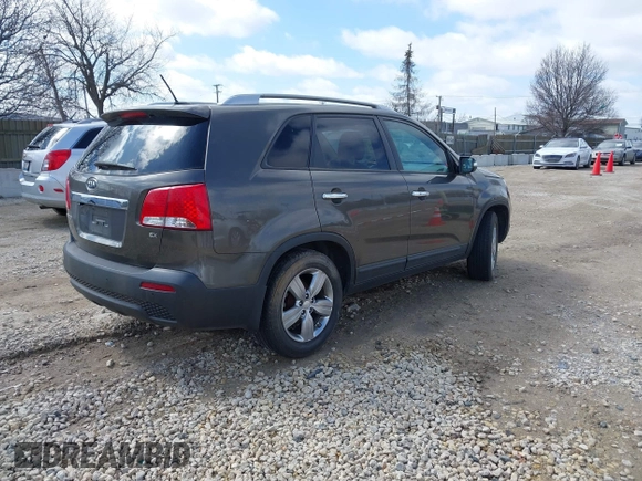 2013 Kia Sorento EX with VIN 5XYKU3A62DG373137, listed as a IAAI auction lot 41872724 with 177,387 mi miles. Bid and sale history available at carsss.com. Image 4.