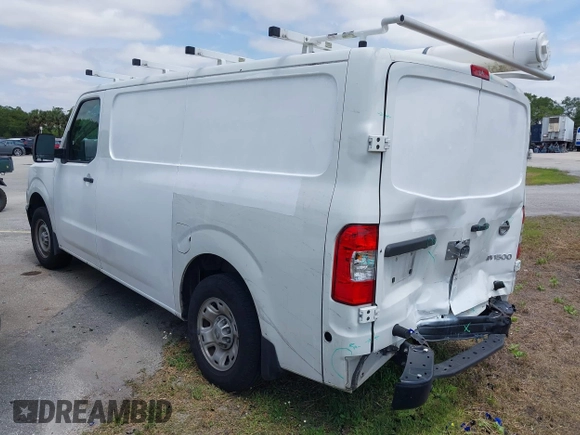 2020 Nissan NV Cargo SV z VIN 1N6BF0KM6LN800927, wystawiony jako IAAI lot #42027239 z przebiegiem 102 724 mil mil oraz . Historia ofert i sprzedaży dostępna na DreamBid. Obrazek 3.