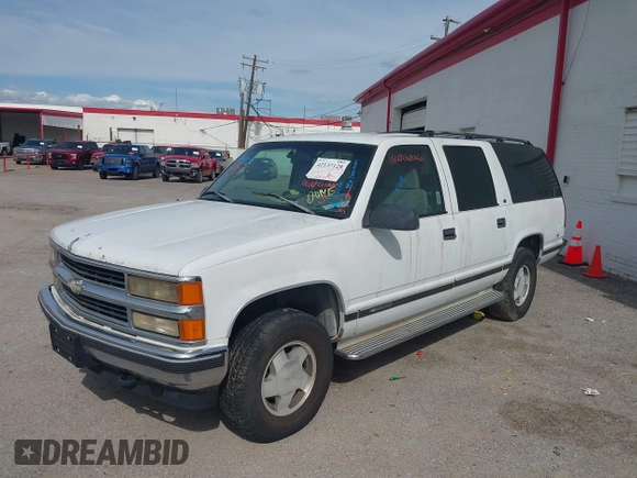 1999 Chevrolet Suburban z VIN 3GNFK16R1XG165083, wystawiony jako IAAI lot #42137129 z przebiegiem 209 137 mil mil oraz . Historia ofert i sprzedaży dostępna na DreamBid. Obrazek 2.