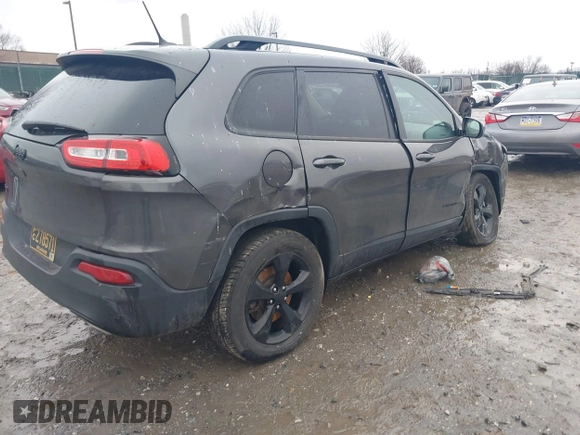 2018 Jeep Cherokee Latitude with VIN 1C4PJMCX4JD517792, listed as a IAAI auction lot 41524331 with Not provided miles and . Bid and sale history available at DreamBid. Image 4.
