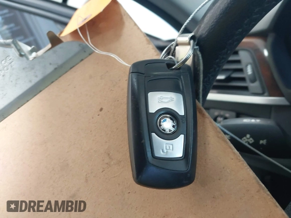 2015 BMW 3 Series 320i с VIN WBA3B1G50FNT64152, выставлен на аукционе IAAI как лот 42303555 с пробегом 115 421 миль миль и . История ставок и продаж доступна на DreamBid. Изображение 11.