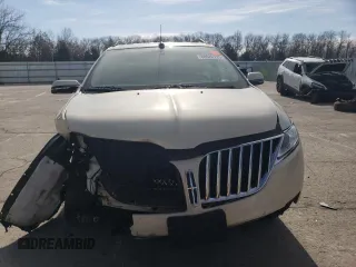 2015 Lincoln MKX z VIN 2LMDJ6JK2FBL31994, wystawiony jako Copart lot #88520725 z przebiegiem 88 022 mil mil oraz Szkoda całkowita • Salvage title. Historia ofert i sprzedaży dostępna na DreamBid. Obrazek 5.