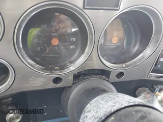 1984 Chevrolet Suburban z VIN 1G8FK16C6EF130150, wystawiony jako IAAI lot #41987449 z przebiegiem 91 357 mil mil oraz . Historia ofert i sprzedaży dostępna na DreamBid. Obrazek 7.