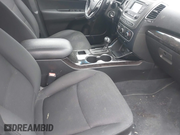 2015 Kia Sorento LX with VIN 5XYKTCA61FG573531, listed as a IAAI auction lot 42086854 with 226,393 mi miles. Bid and sale history available at carsss.com. Image 5.