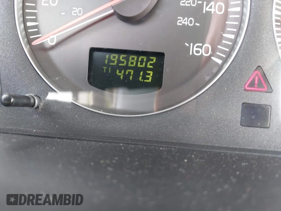 2004 Volvo V70 XC70 with VIN YV1SZ59H541135280, listed as a IAAI auction lot 41689647 with 195,802 mi miles. Bid and sale history available at carsss.com. Image 15.