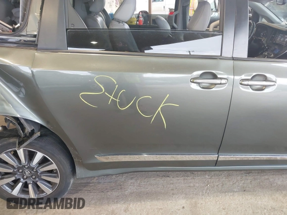 2018 Toyota Sienna XLE with VIN 5TDDZ3DC4JS200214, listed as a IAAI auction lot 41791876 with 49,842 mi miles. Bid and sale history available at carsss.com. Image 8.