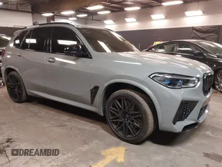 2021 BMW X5 M z VIN 5YMJU0C04M9F63827, wystawiony jako IAAI lot #42351633 z przebiegiem 31 232 mil mil oraz . Historia ofert i sprzedaży dostępna na DreamBid. Obrazek 1.
