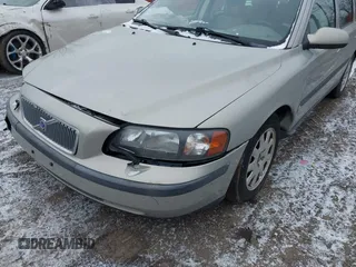 2001 Volvo V70 with VIN YV1SW61R412116714, listed as a IAAI auction lot 41241427 with 133,812 mi miles. Bid and sale history available at carsss.com. Image 6.