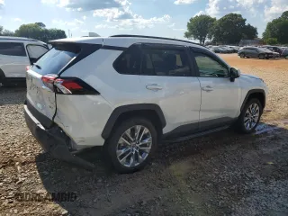 2021 Toyota RAV4 XLE Premium z VIN 2T3C1RFV0MW134008, wystawiony jako Copart lot #62676445 z przebiegiem 61 115 mil mil oraz Szkoda całkowita • Salvage title. Historia ofert i sprzedaży dostępna na DreamBid. Obrazek 3.
