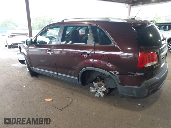 2012 Kia Sorento EX z VIN 5XYKU4A25CG304508, wystawiony jako IAAI lot #42461847 z przebiegiem 20 016 mil mil oraz . Historia ofert i sprzedaży dostępna na DreamBid. Obrazek 3.