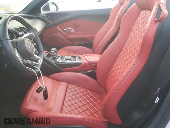2020 Audi R8 Spyder performance z VIN WUA4BCFX3L7901606, wystawiony jako Copart lot #75199024 z przebiegiem Nie podano mil oraz Nie do naprawy. Historia ofert i sprzedaży dostępna na DreamBid. Obrazek 7.