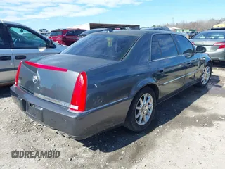 2011 Cadillac DTS Premium Collection z VIN 1G6KH5E68BU124852, wystawiony jako IAAI lot #41652793 z przebiegiem 227 148 mil mil oraz . Historia ofert i sprzedaży dostępna na DreamBid. Obrazek 4.