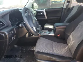 2022 Toyota 4Runner SR5 z VIN JTEMU5JR2N6051225, wystawiony jako Copart lot #47223705 z przebiegiem 69 154 mil mil oraz Szkoda całkowita • Salvage title. Historia ofert i sprzedaży dostępna na DreamBid. Obrazek 7.