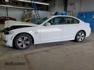 2013 BMW 5 Series 528i xDrive z VIN WBAXH5C52DD112354, wystawiony jako Copart lot #54050595 z przebiegiem 77 325 mil mil oraz Szkody całkowita. Historia ofert i sprzedaży dostępna na DreamBid. Obrazek 1.