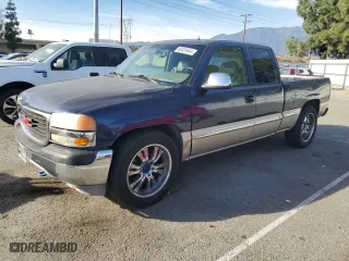 2002 GMC Sierra 1500 SLE with VIN 2GTEC19T121311749, listed as a Copart auction lot 85059464 with 203,726 mi miles and Salvage Title. Bid and sale history available at carsss.com. Image 1.