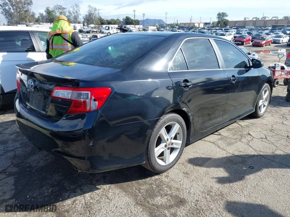 2014 Toyota Camry Hybrid LE with VIN 4T1BD1FK3EU117305, listed as a IAAI auction lot 41514217 with 141,081 mi miles. Bid and sale history available at carsss.com. Image 4.