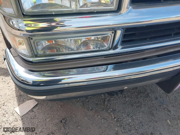 1996 Chevrolet Tahoe with VIN 1GNEK13R4TJ340094, listed as a IAAI auction lot 42044326 with 178,418 mi miles. Bid and sale history available at carsss.com. Image 6.