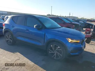 2019 Volvo XC40 R-Design z VIN YV4AC2HM1K2105875, wystawiony jako IAAI lot #41810927 z przebiegiem 44 779 mil mil oraz . Historia ofert i sprzedaży dostępna na DreamBid. Obrazek 1.