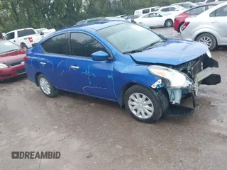 2016 Nissan Versa S with VIN 3N1CN7AP0GL875226, listed as a IAAI auction lot 40443890 with 164,113 mi miles. Bid and sale history available at carsss.com. Image 1.