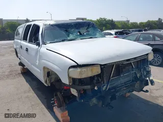2002 GMC Sierra 2500HD SLE with VIN 1GTHK23U22F188186, listed as a IAAI auction lot 39751839 with 225,407 mi miles. Bid and sale history available at carsss.com. Image 6.