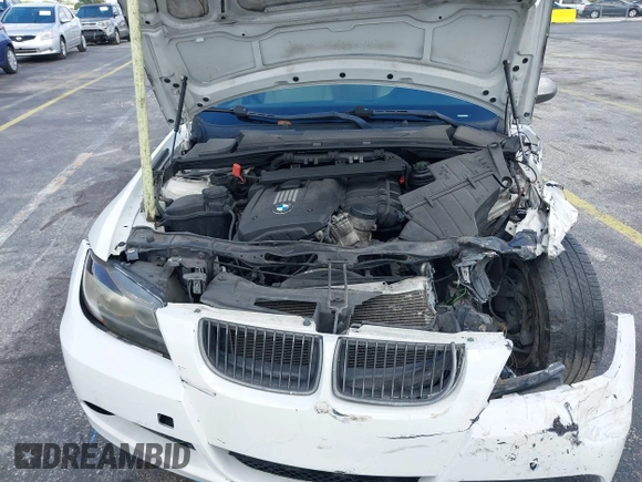 2007 BMW 3 Series 328i with VIN WBAVA33527PG40286, listed as a IAAI auction lot 39151325 with 1 mi miles. Bid and sale history available at carsss.com. Image 10.