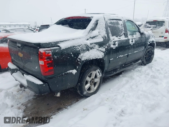 2013 Chevrolet Avalanche LS with VIN 3GNTKEE70DG230026, listed as a IAAI auction lot 41306545 with 208,557 mi miles. Bid and sale history available at carsss.com. Image 4.