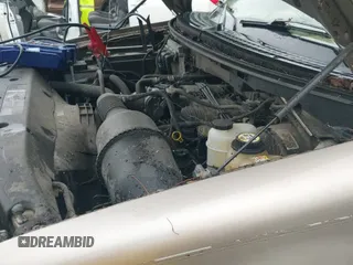 2005 Ford F-150 XL z VIN 1FTRF12215KC86401, wystawiony jako IAAI lot #43546436 z przebiegiem 111 631 mil mil oraz . Historia ofert i sprzedaży dostępna na DreamBid. Obrazek 13.