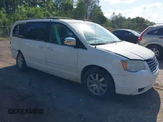 2008 Chrysler Town & Country Touring z VIN 2A8HR54P68R822972, wystawiony jako IAAI lot #42056631 z przebiegiem 189 987 mil mil oraz . Historia ofert i sprzedaży dostępna na DreamBid. Obrazek 1.