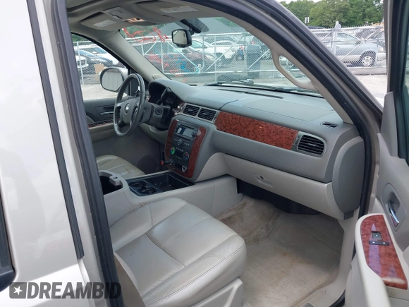 2007 Chevrolet Suburban LT с VIN 3GNFC16007G185405, выставлен на аукционе IAAI как лот 42471956 с пробегом 324 164 миль миль и . История ставок и продаж доступна на DreamBid. Изображение 5.