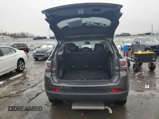 2022 Jeep Compass Altitude with VIN 3C4NJDBB0NT217079, listed as a Copart auction lot 44569765 with 8,818 mi miles and Salvage Title. Bid and sale history available at carsss.com. Image 6.