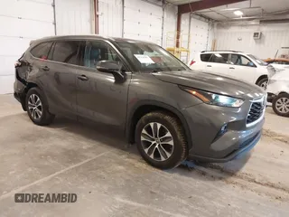 2022 Toyota Highlander XLE z VIN 5TDGZRBH8NS576211, wystawiony jako IAAI lot #41758387 z przebiegiem 38 212 mil mil oraz . Historia ofert i sprzedaży dostępna na DreamBid. Obrazek 1.
