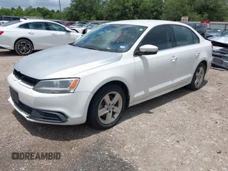 2014 Volkswagen Jetta TDI w/Premium/Nav z VIN 3VWLL7AJ4EM366694, wystawiony jako IAAI lot #42525154 z przebiegiem 89 056 mil mil oraz . Historia ofert i sprzedaży dostępna na DreamBid. Obrazek 2.