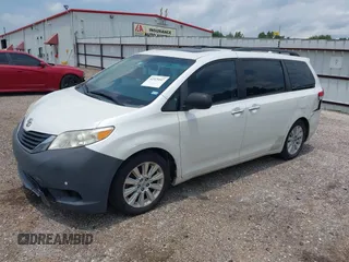 2012 Toyota Sienna XLE AAS z VIN 5TDYK3DC3CS186962, wystawiony jako IAAI lot #42325047 z przebiegiem Nie podano mil oraz . Historia ofert i sprzedaży dostępna na DreamBid. Obrazek 22.