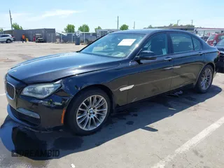 2015 BMW 7 Series 740Li z VIN WBAYE4C50FD138977, wystawiony jako IAAI lot #42277341 z przebiegiem 109 877 mil mil oraz . Historia ofert i sprzedaży dostępna na DreamBid. Obrazek 2.