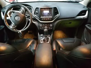 2017 Jeep Cherokee Trailhawk z VIN 1C4PJMBS7HW524644, wystawiony jako Copart lot #54374875 z przebiegiem 166 138 mil mil oraz Czysty tytuł • Clean title. Historia ofert i sprzedaży dostępna na DreamBid. Obrazek 8.
