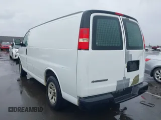 2009 Chevrolet Express Cargo z VIN 1GCFG15X991102230, wystawiony jako IAAI lot #41517800 z przebiegiem 291 167 mil mil oraz . Historia ofert i sprzedaży dostępna na DreamBid. Obrazek 3.
