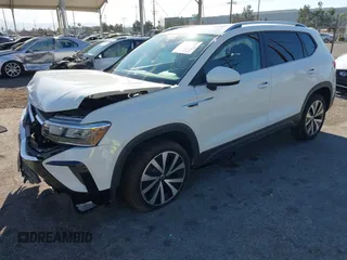 2024 Volkswagen Taos SE z VIN 3VVEX7B29RM025564, wystawiony jako IAAI lot #41350181 z przebiegiem 6 862 mil mil oraz . Historia ofert i sprzedaży dostępna na DreamBid. Obrazek 17.
