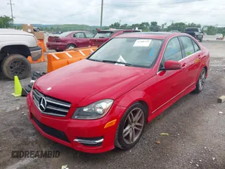 2014 Mercedes-Benz C 250 Sport z VIN WDDGF4HB9EA938841, wystawiony jako IAAI lot #42388729 z przebiegiem 182 422 mil mil oraz . Historia ofert i sprzedaży dostępna na DreamBid. Obrazek 20.